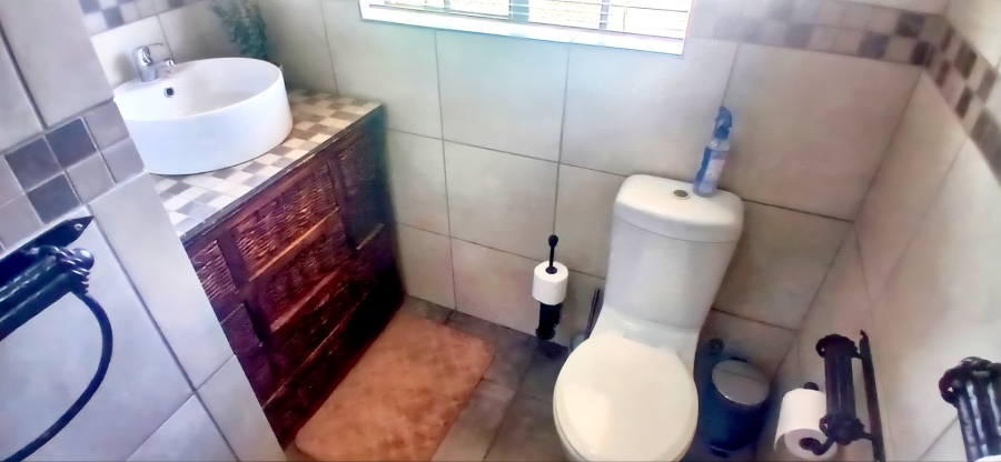 5 Bedroom Property for Sale in Langenhovenpark Free State